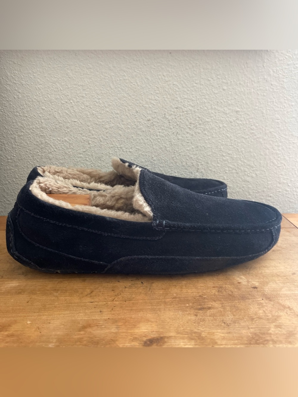 UGG Ascot Mens Sz 15 Black Suede Shearling Mule Slippers